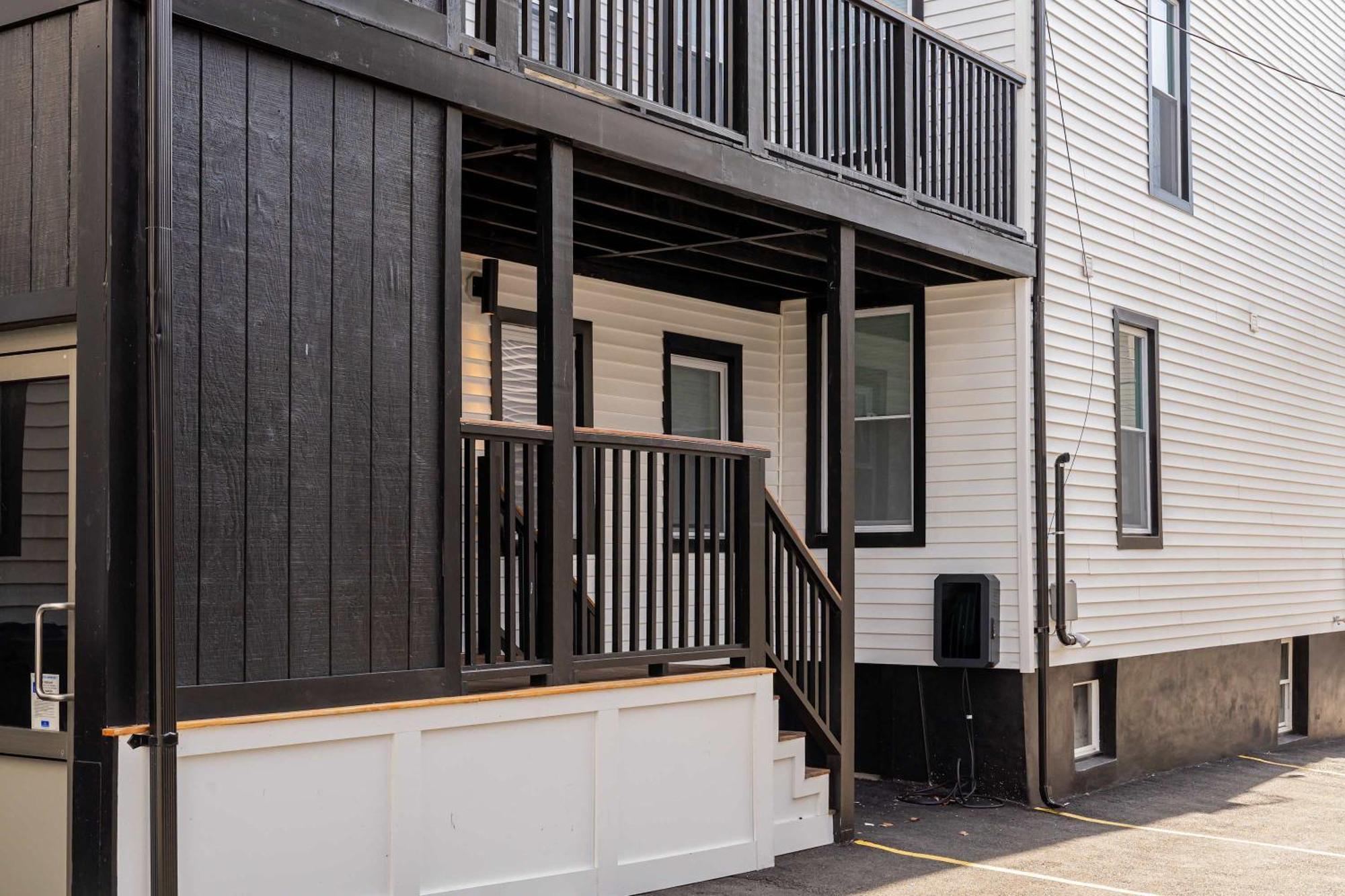 Modern East 2 Bed 2 Bath * Boston