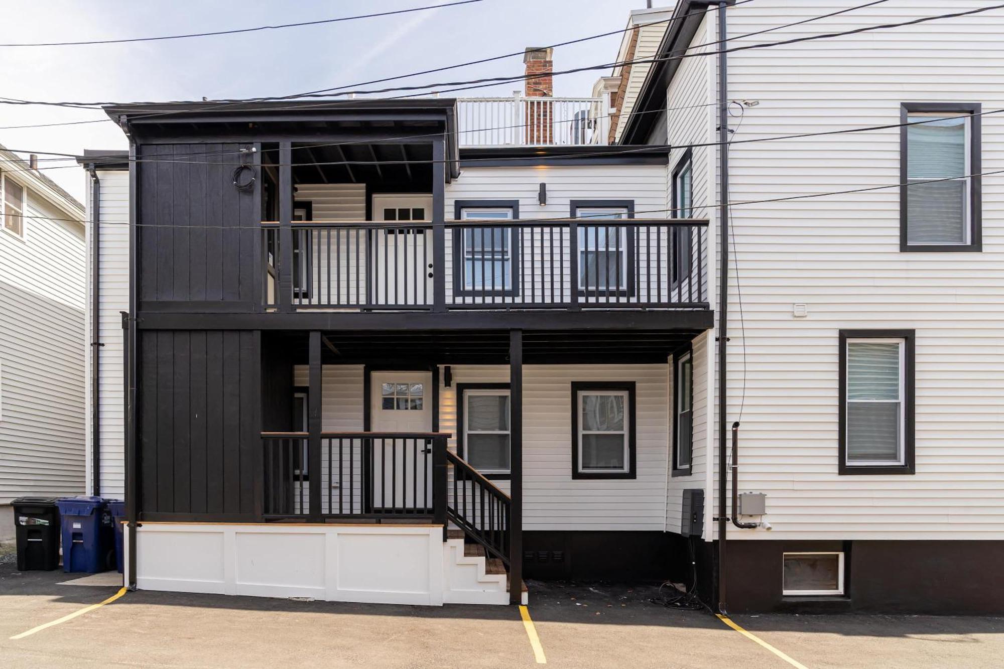 Modern East 2 Bed 2 Bath Apartment *