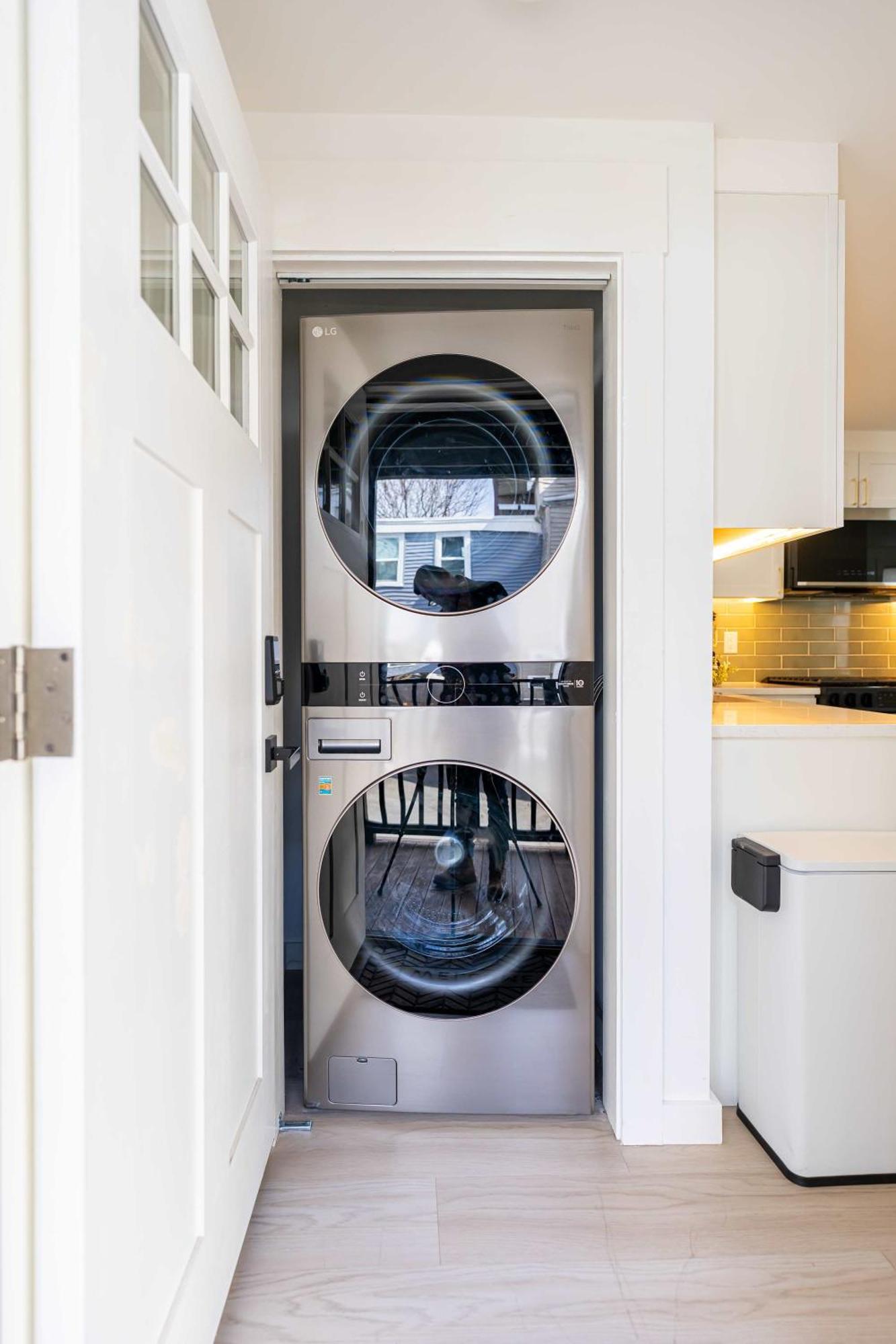 Apartment Modern East 2 Bed 2 Bath Boston