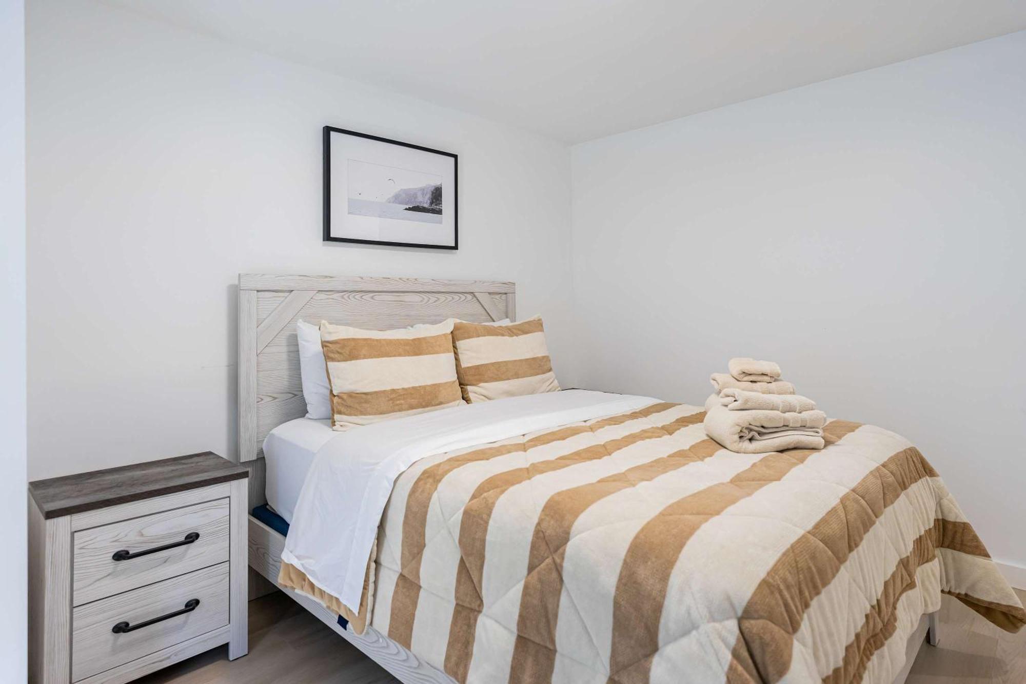 Modern East 2 Bed 2 Bath Boston
