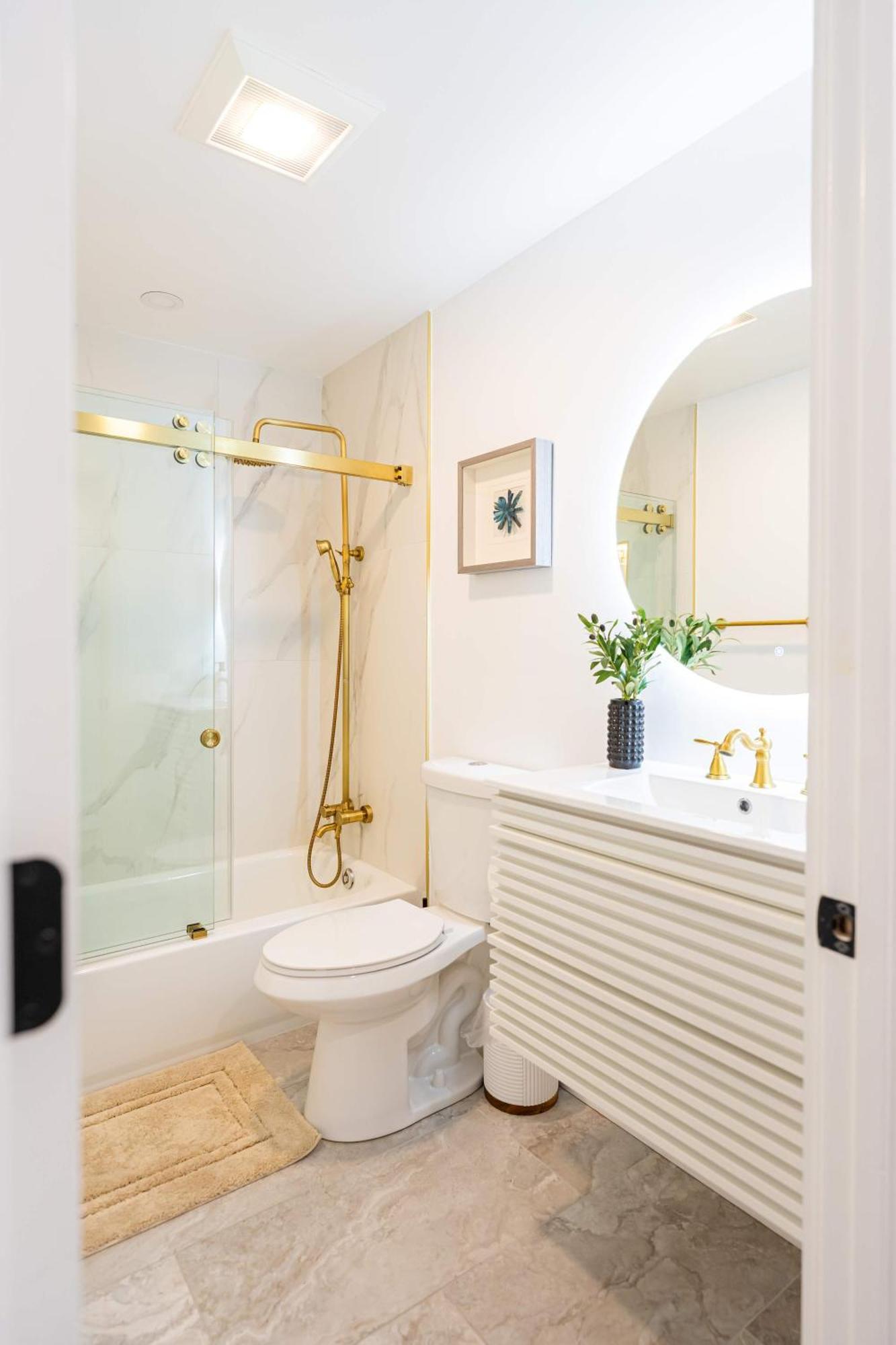Modern East 2 Bed 2 Bath Apartment
