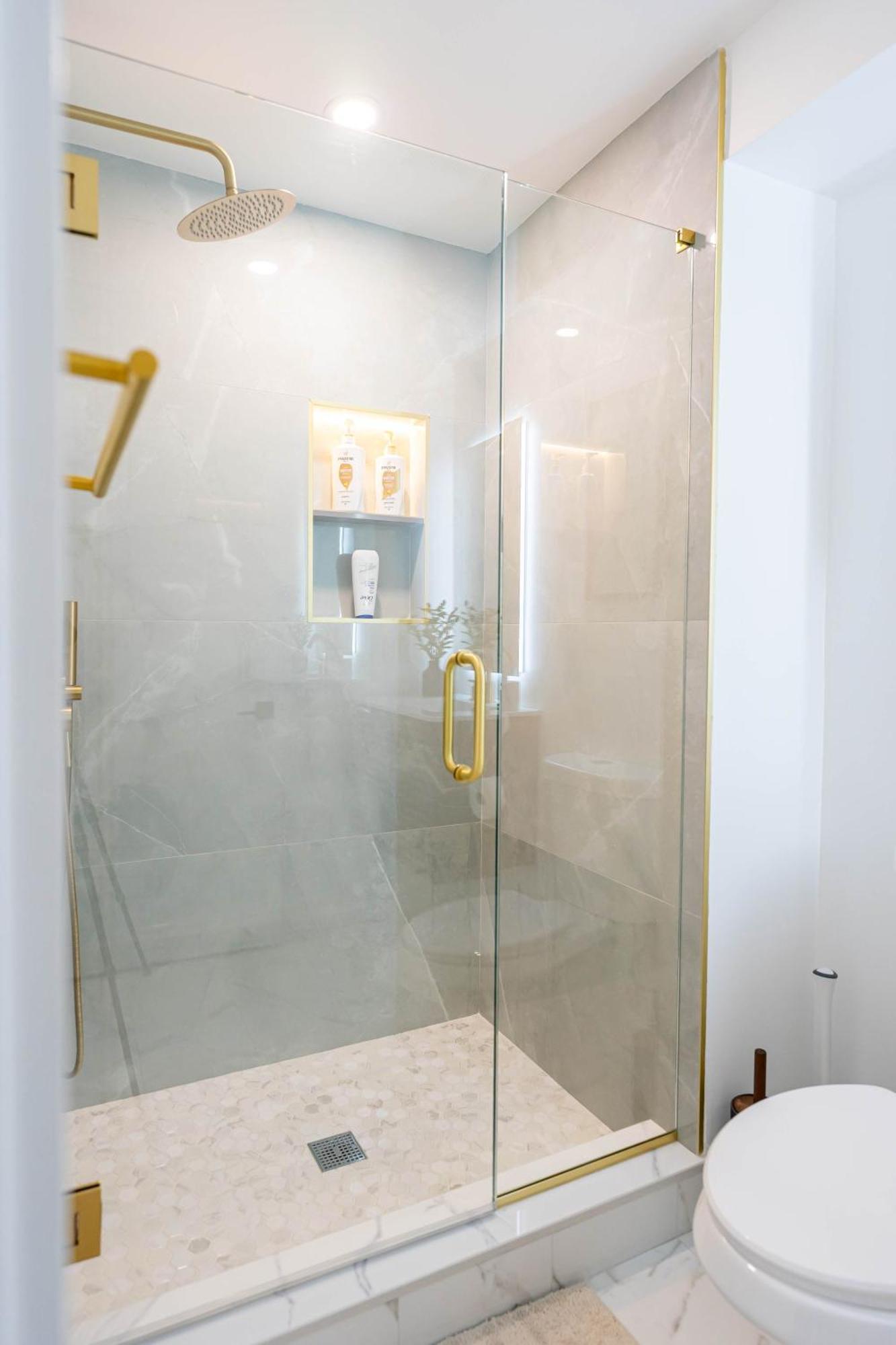 Apartment Modern East 2 Bed 2 Bath