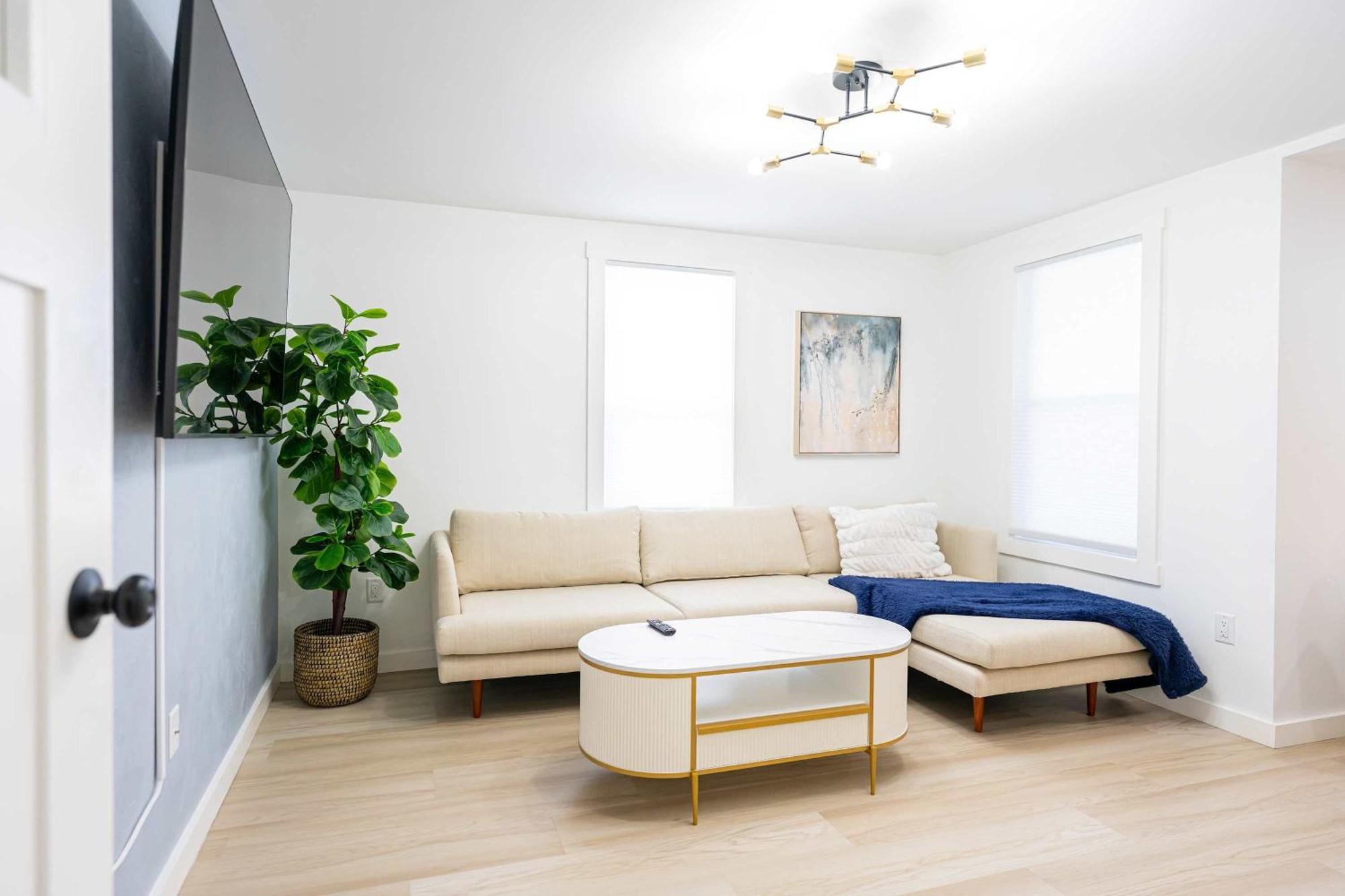 Modern East 2 Bed 2 Bath * Boston