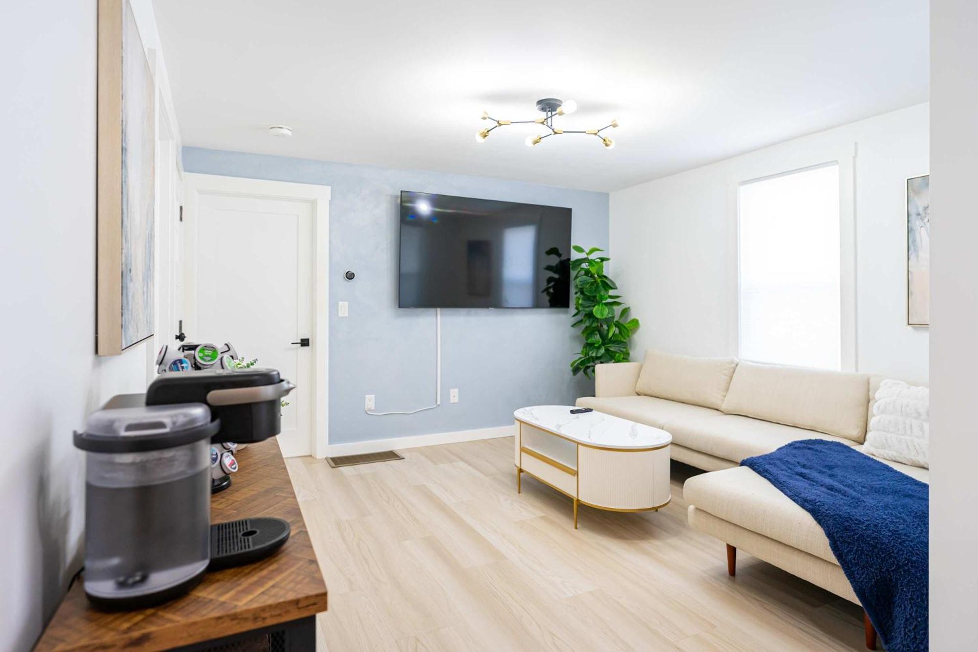 Modern East 2 Bed 2 Bath Apartment Boston