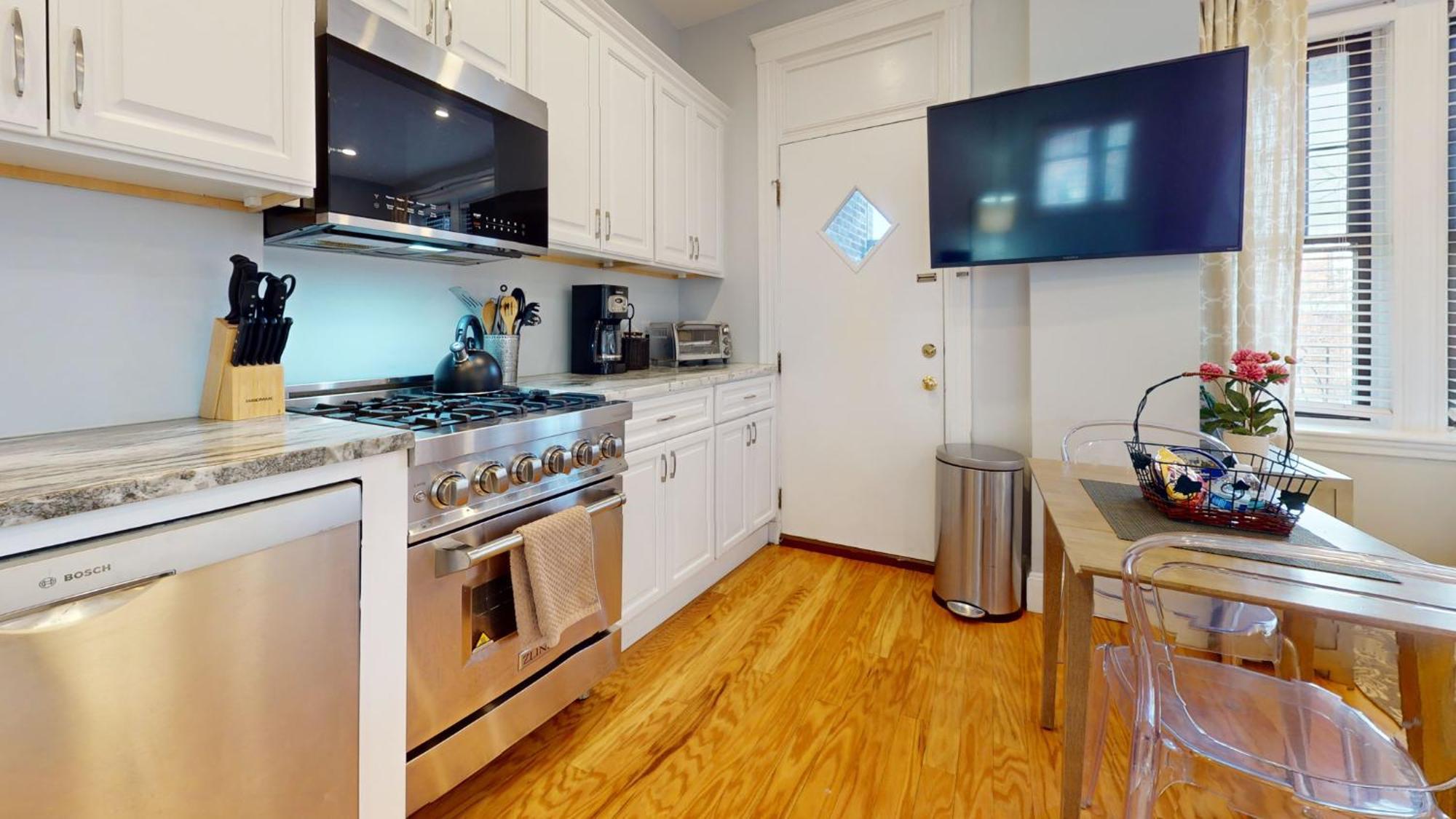 Sunny,cozy,near Bc,bu,boston,mbta Apartment *