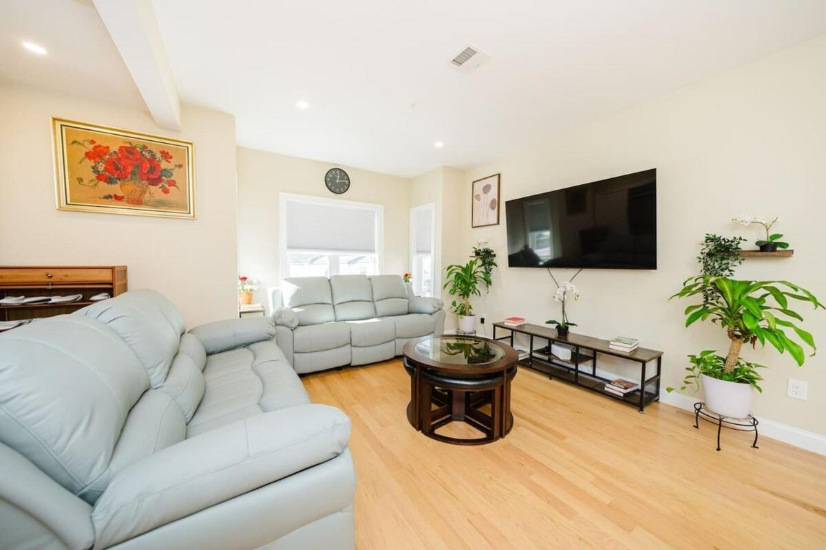 60-2 New Renovated Apartment