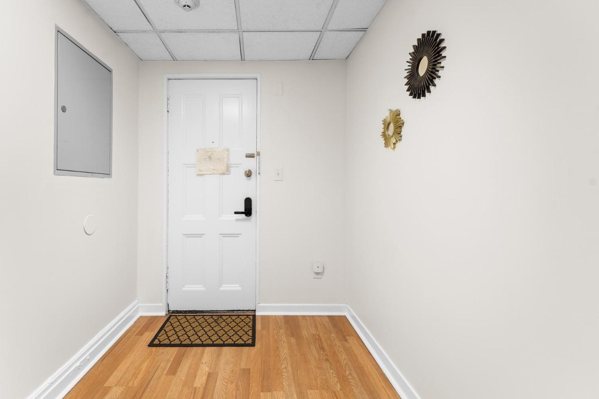 Furnished In Downtown Apartment *