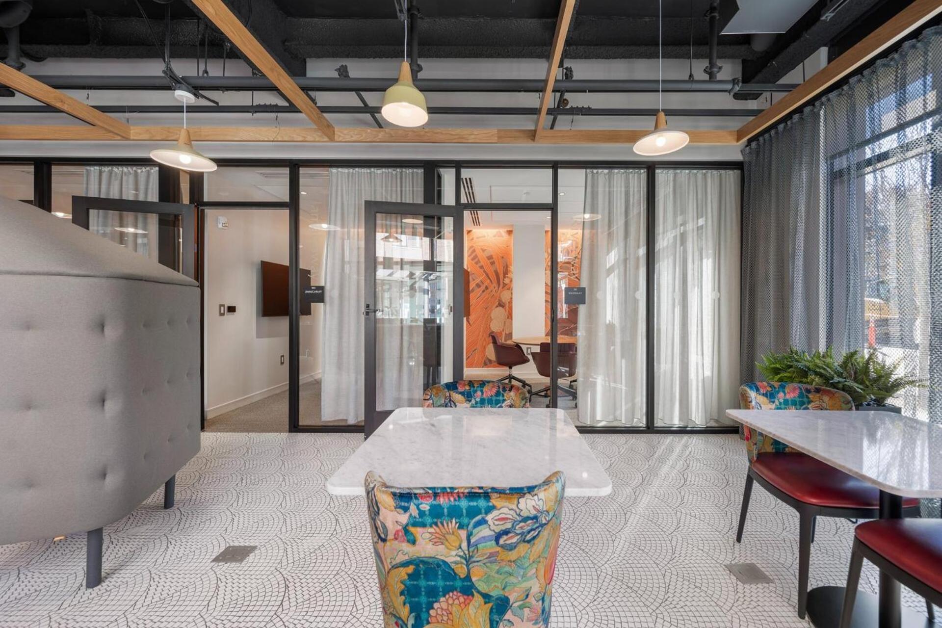 Luxury With Kitchen And Gym