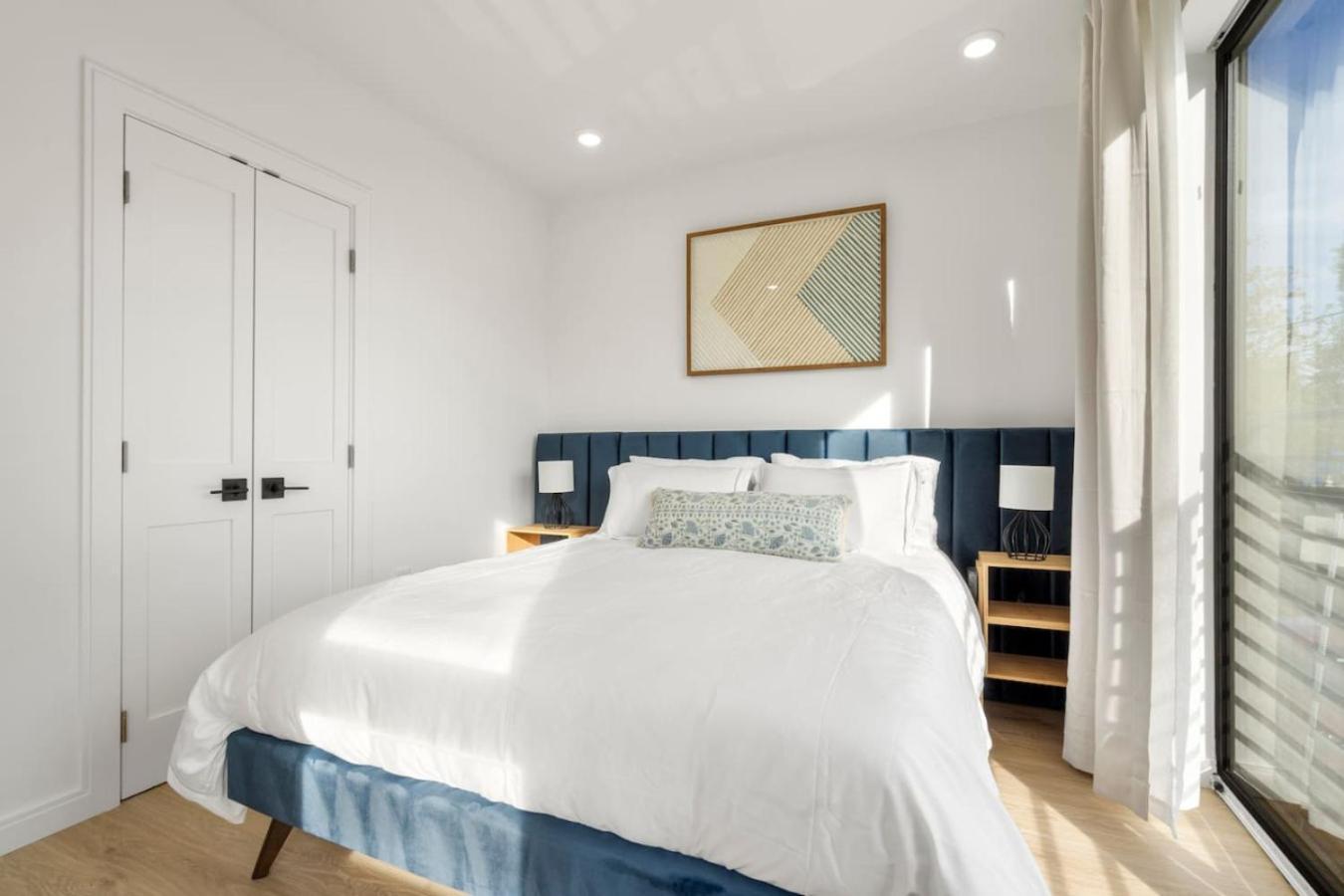 Skyline 1br With Views