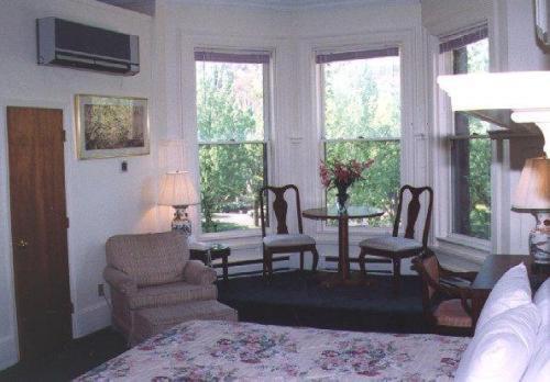 Guest house Commonwealth Court Boston