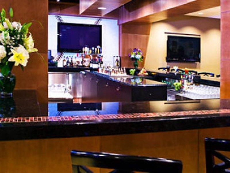 Courtyard By Marriott Logan Airport 3*