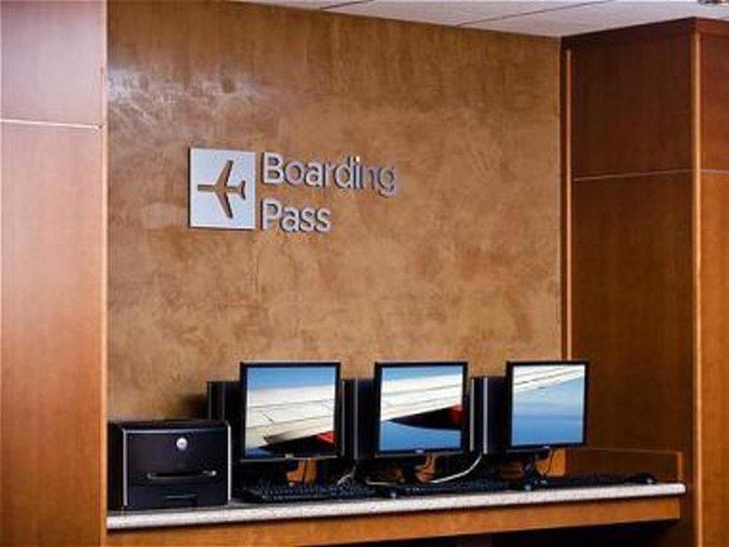Courtyard By Marriott Logan Airport 3*
