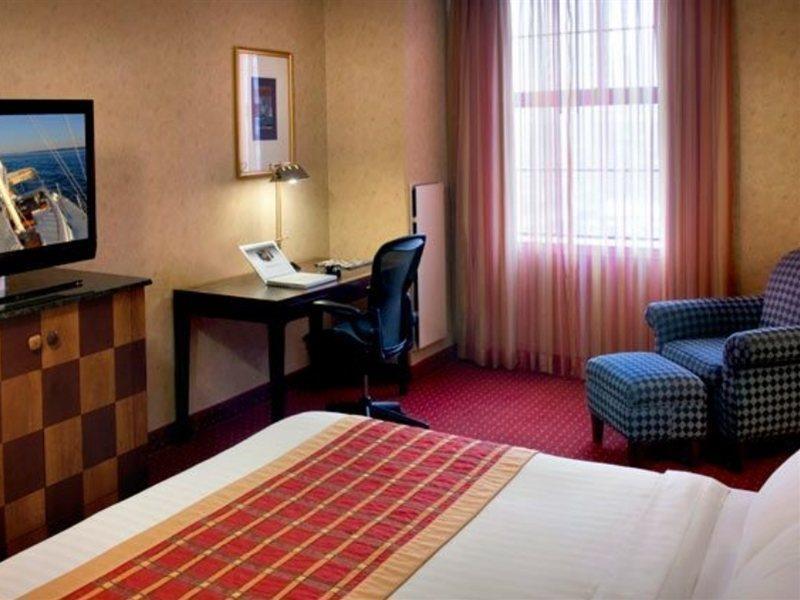 Courtyard By Marriott Downtown