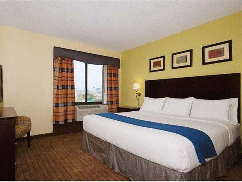Hotel Express By Ihg Boston