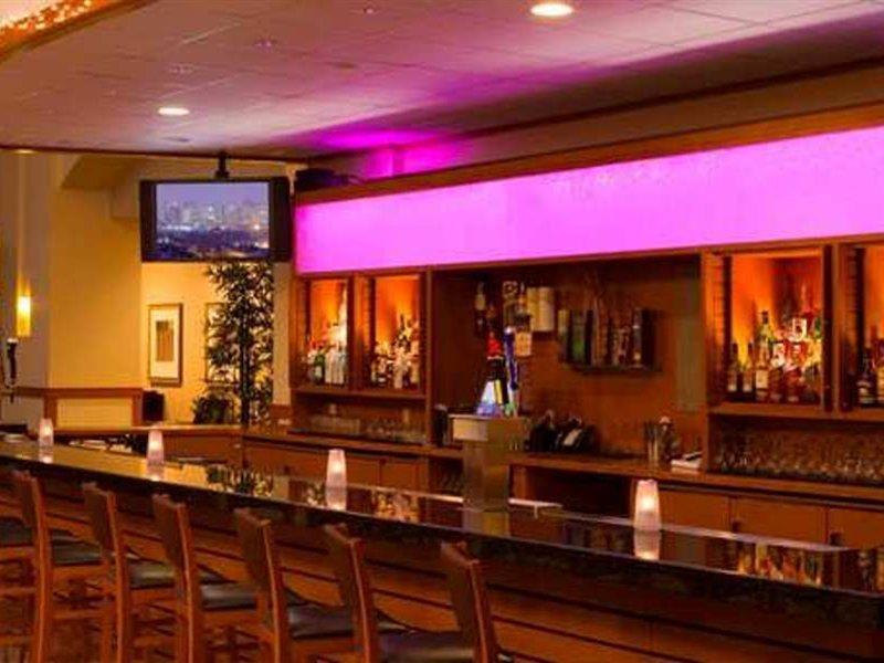 Hotel Embassy At Logan Airport 3*
