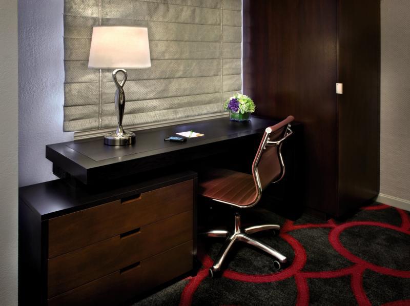 Courtyard By Marriott Downtown 4*