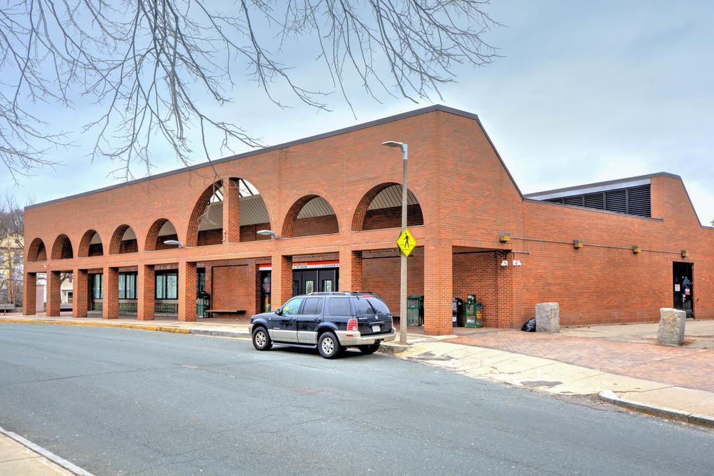 Apartment 2 Bedroom In Jamaica Plain With Parking
