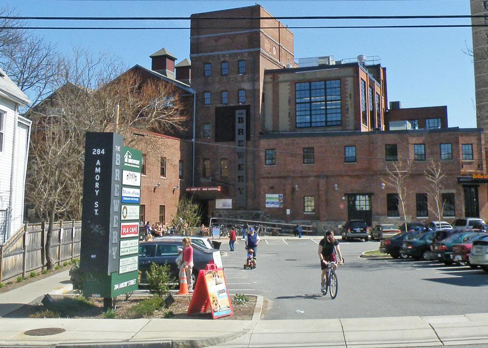 2 Bedroom In Jamaica Plain With Parking Apartment *