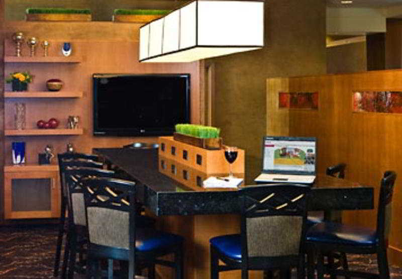 Courtyard By Marriott Logan Airport Hotel Boston