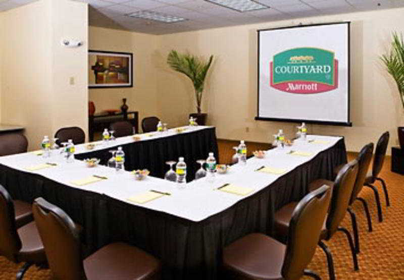 Courtyard By Marriott Logan Airport 3*