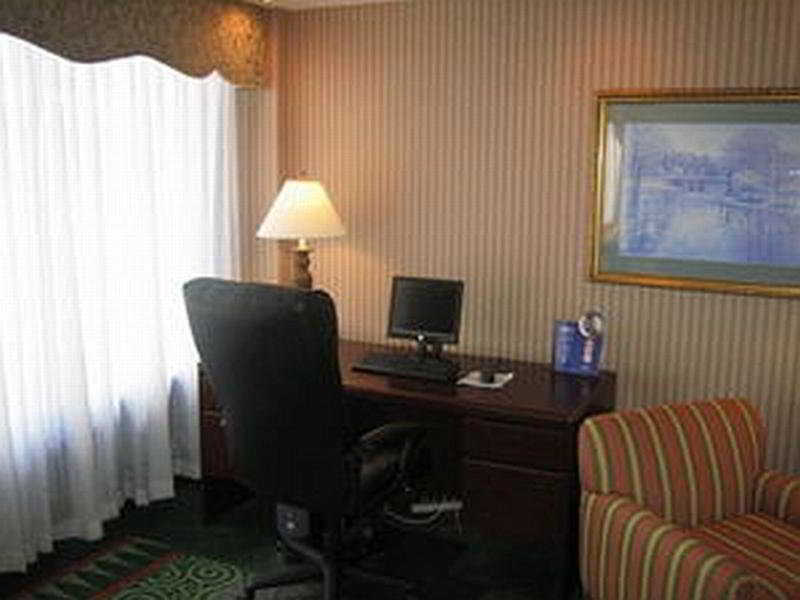 Hotel Express By Ihg Boston
