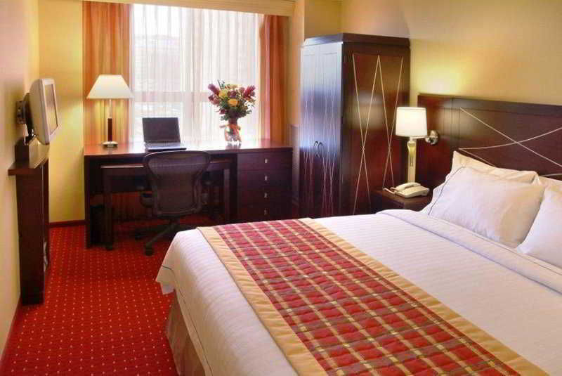 Courtyard By Marriott Downtown