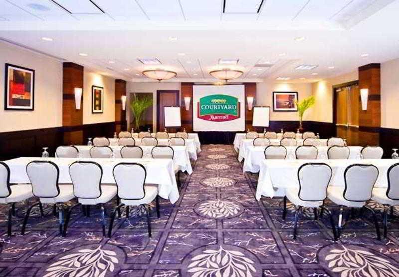 Courtyard By Marriott Logan Airport Hotel