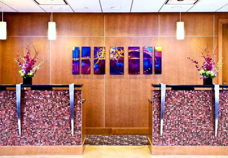 Courtyard By Marriott Logan Airport Hotel