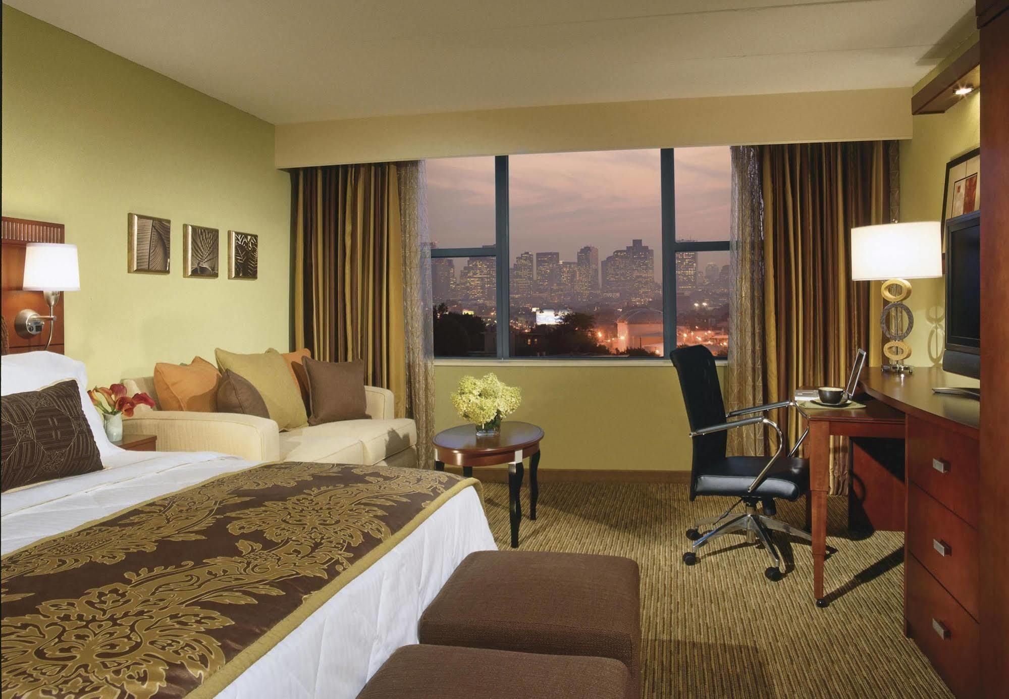 Courtyard By Marriott Logan Airport Boston