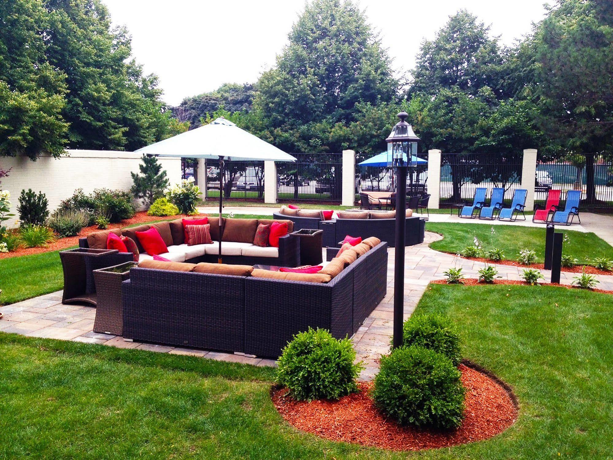 Courtyard By Marriott Logan Airport