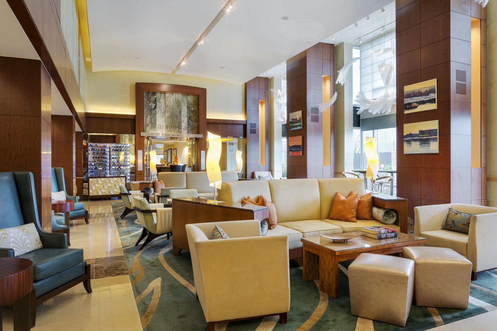 Battery Wharf Hotel, Waterfront