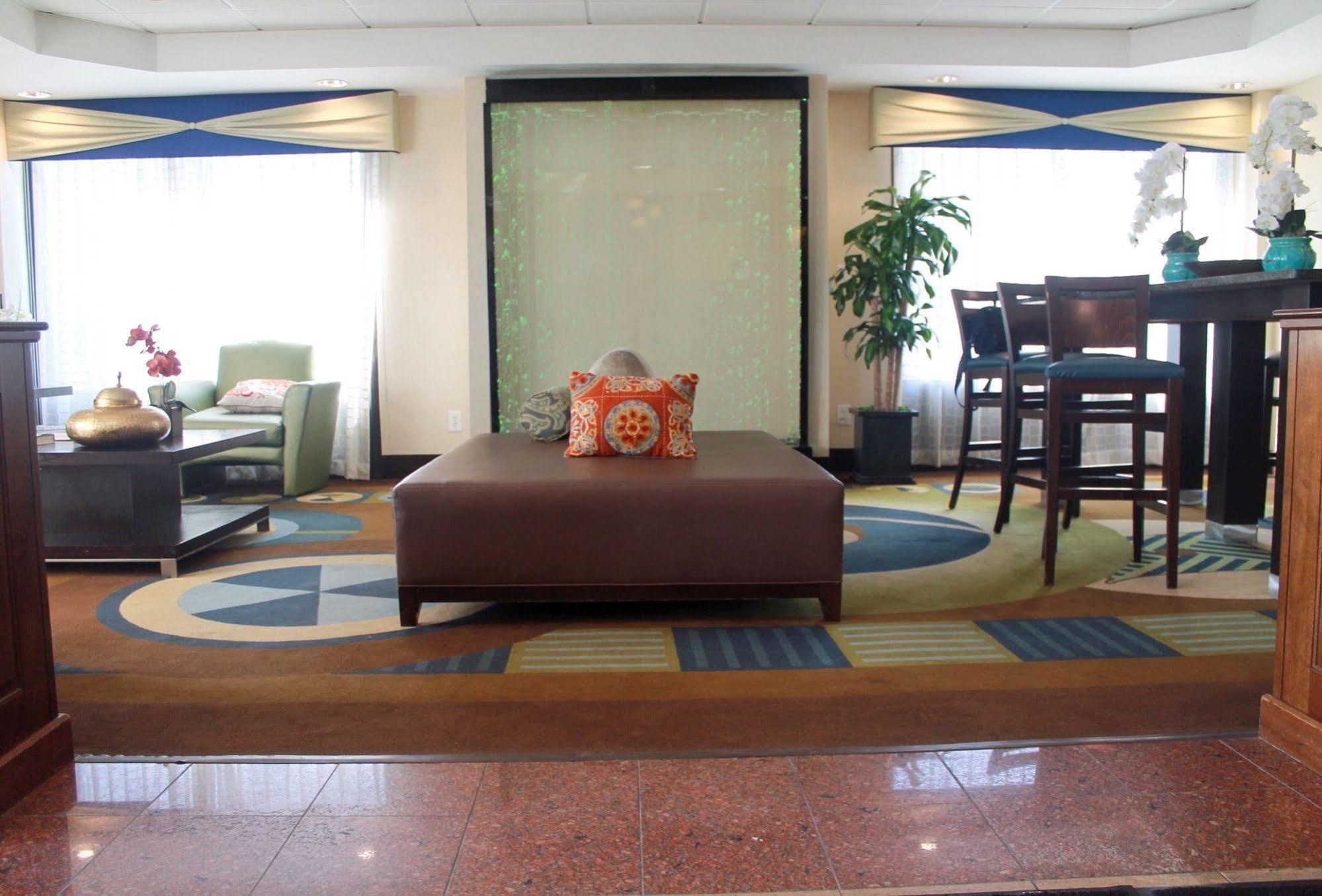 Express By Ihg Hotel 3*