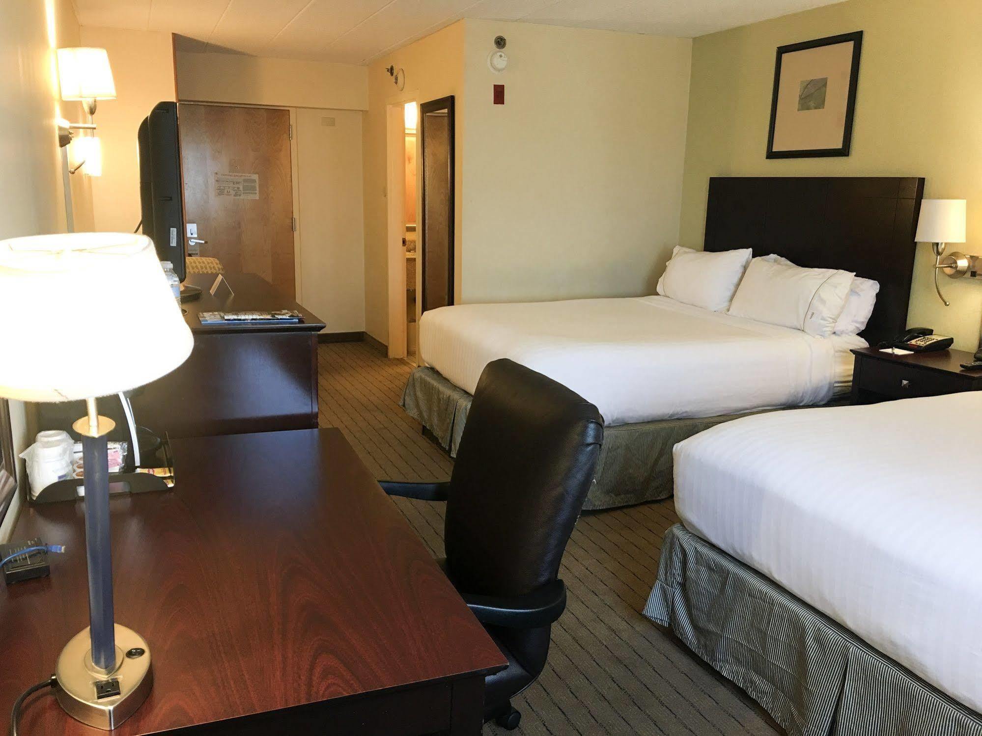 Express By Ihg Hotel 3*