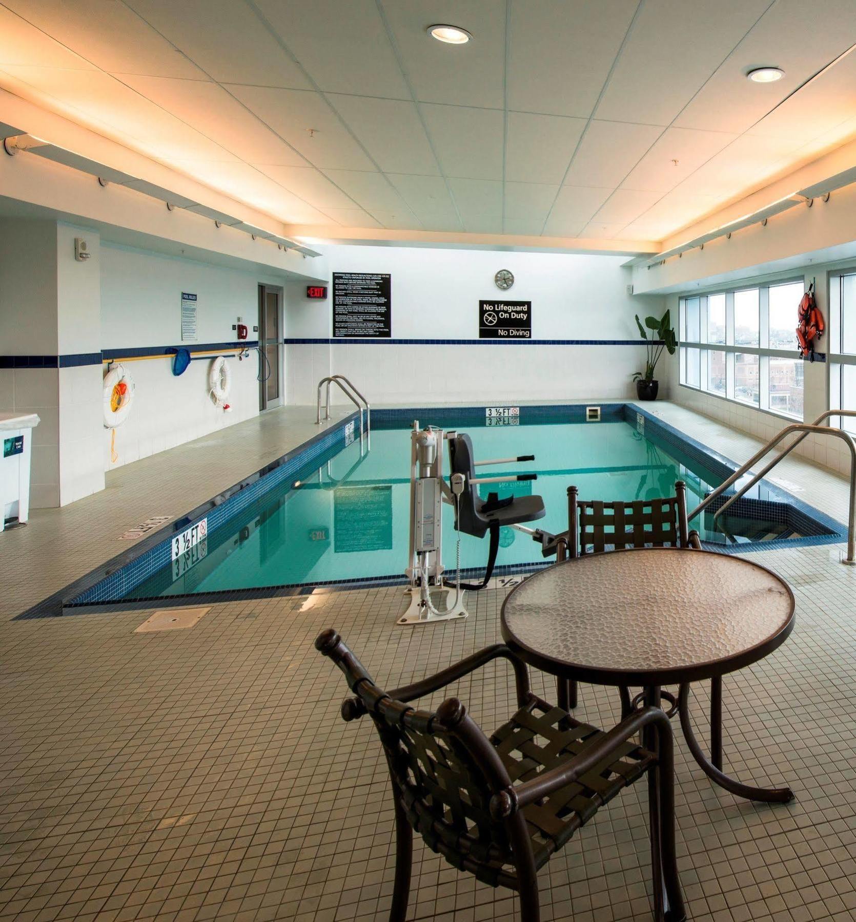 Hampton & Crosstown Center Hotel 3*
