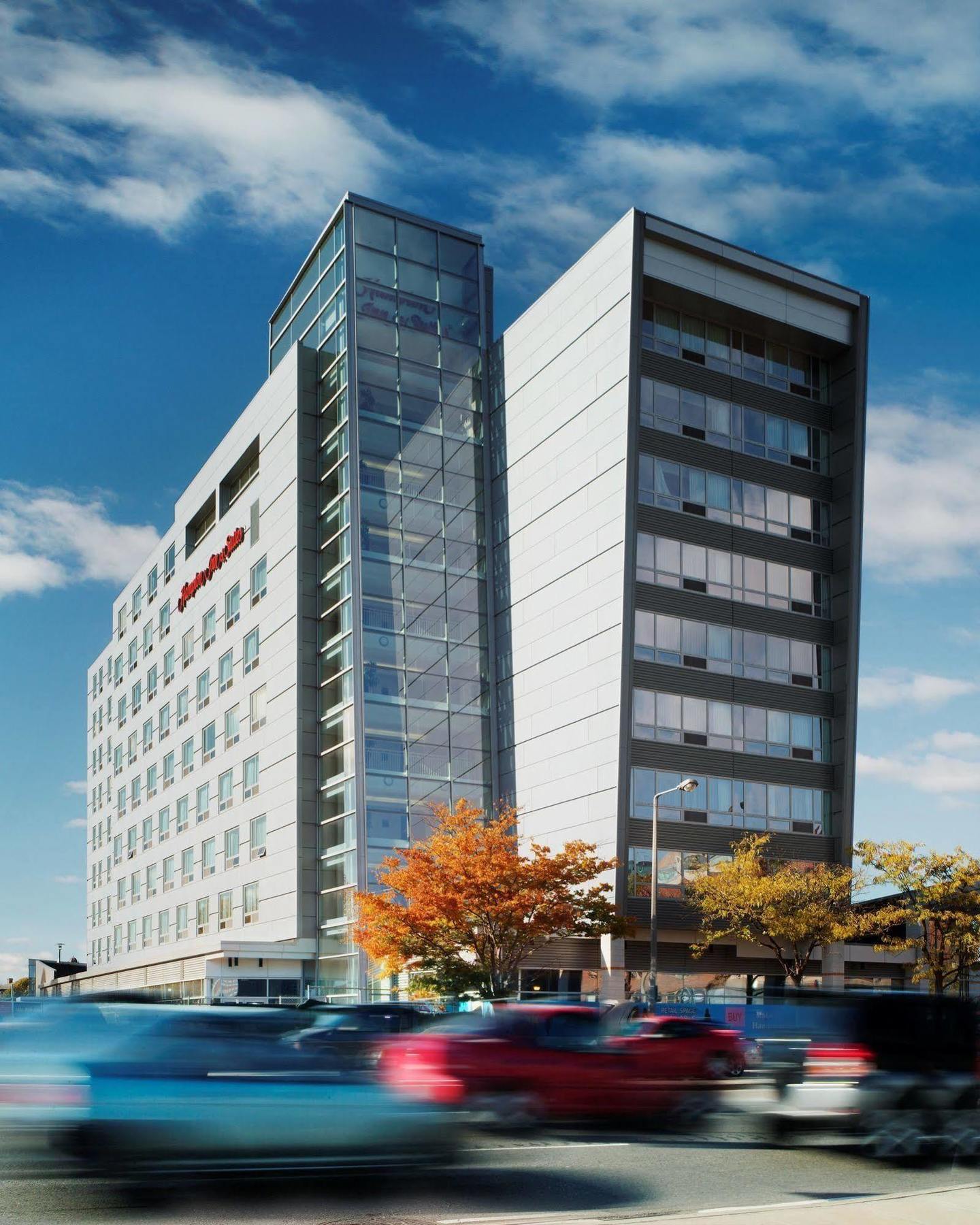 Hampton & Crosstown Center Hotel 3*