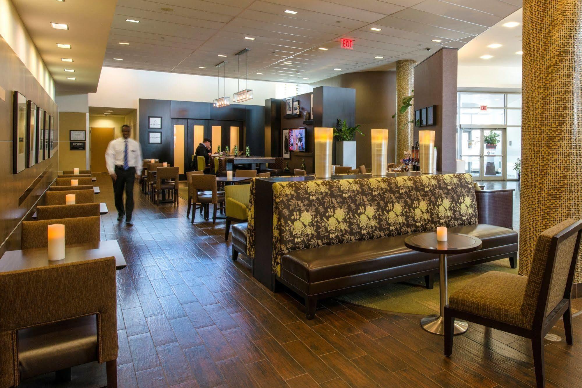 Hotel Hampton & Crosstown Center 3*