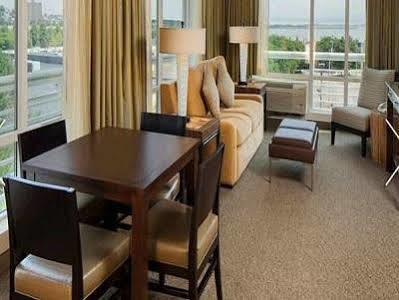 Doubletree By Hilton Bayside 3* Boston