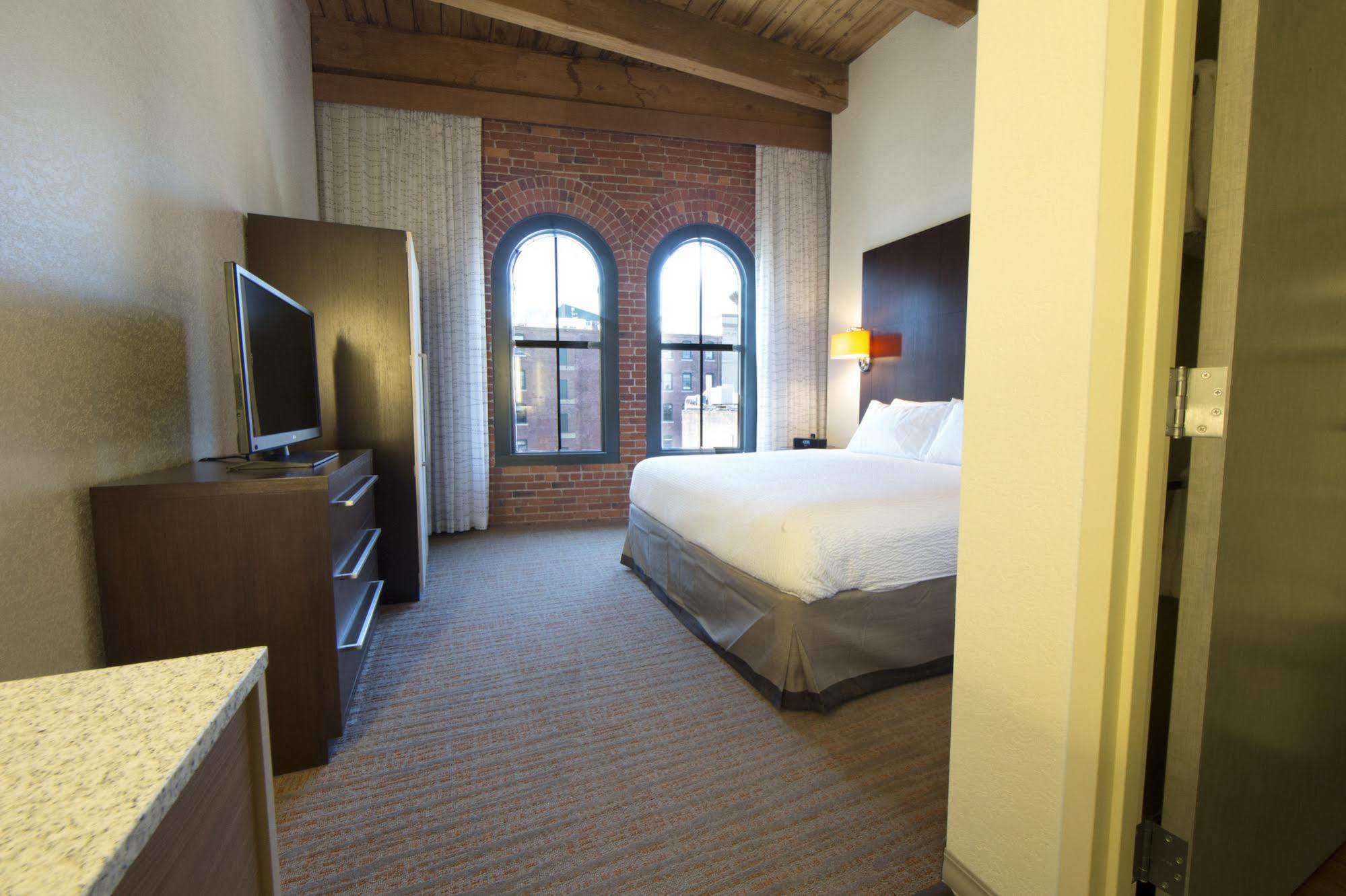 Hotel By Marriott Downtown Seaport 3*