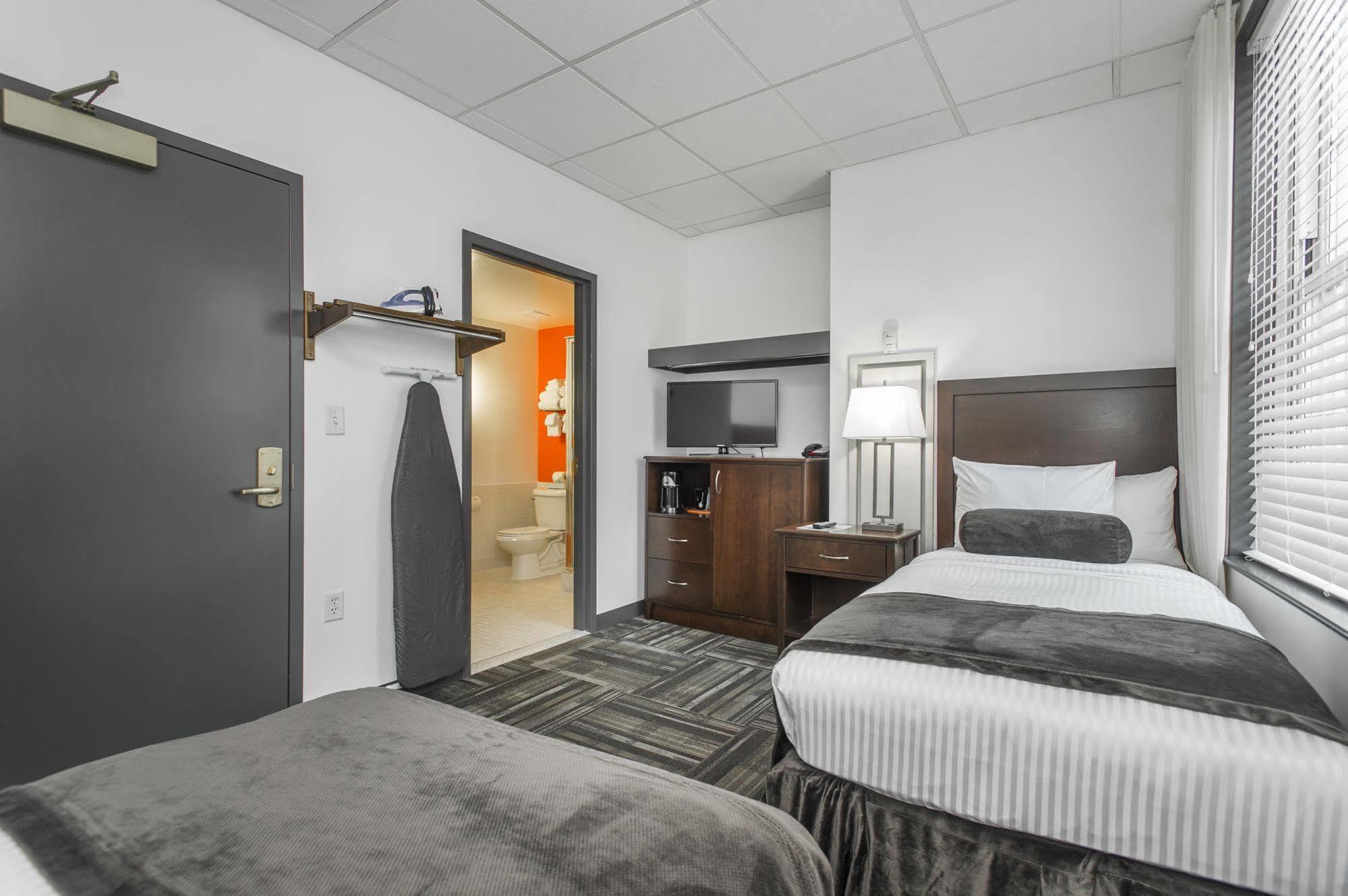Hotel 140 3*