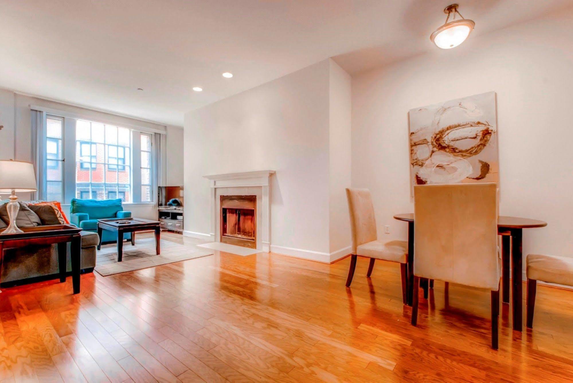 Global Luxury At Back Bay Apartment