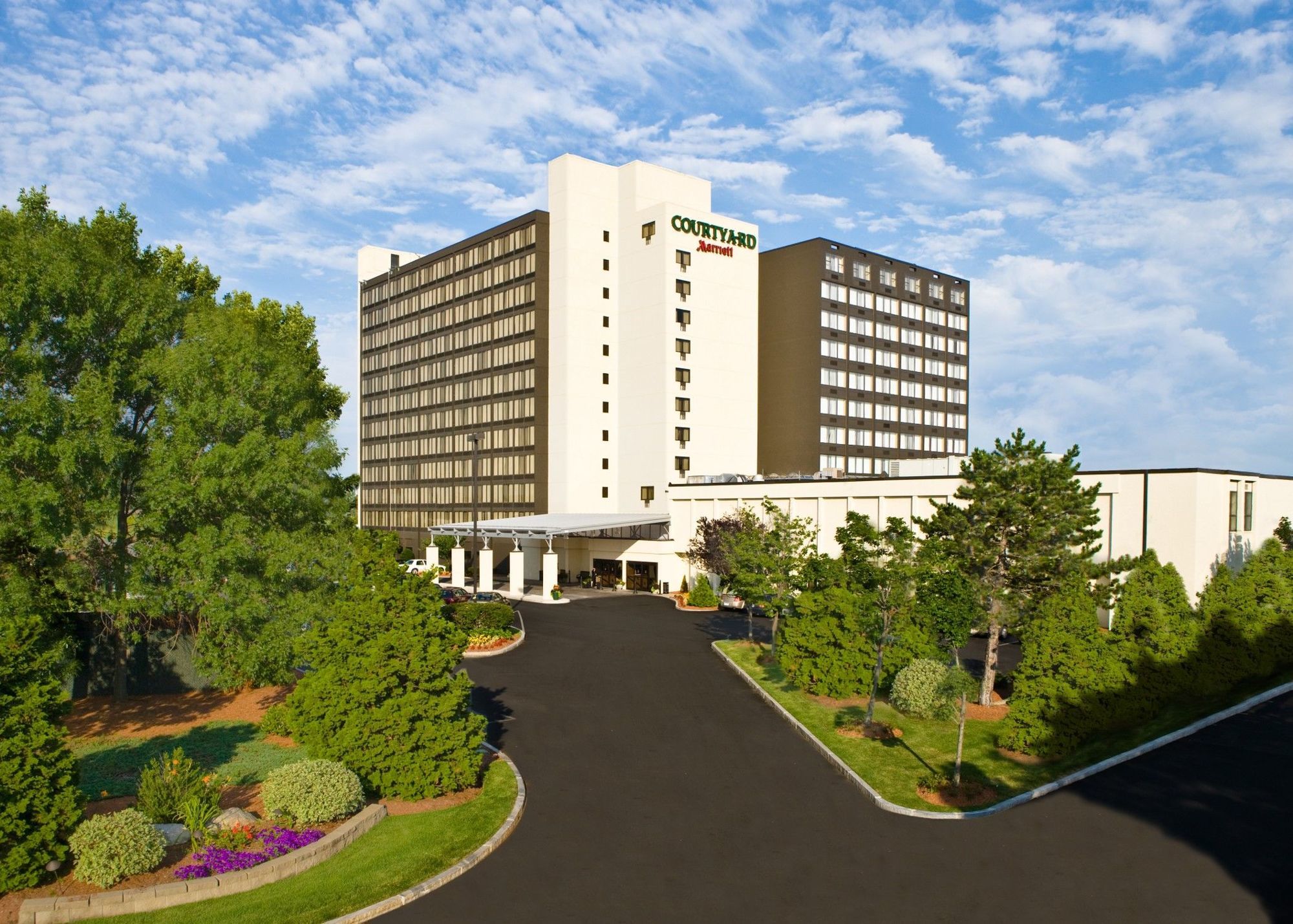 Courtyard By Marriott Logan Airport