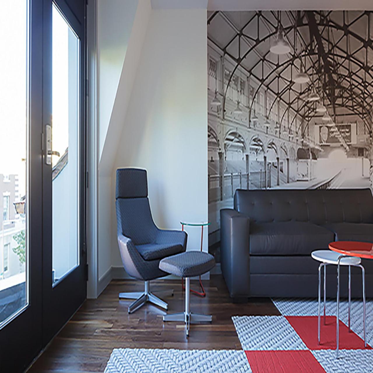 The Revolution Hotel 3*