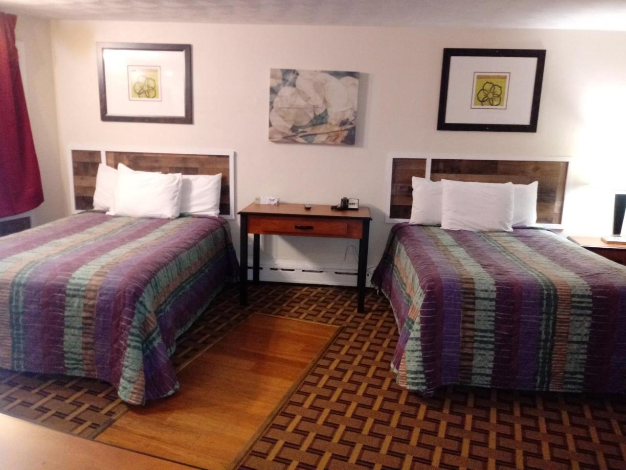 Motel Town Line