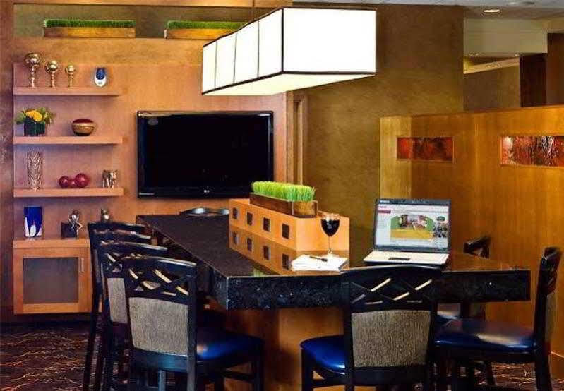 Courtyard By Marriott Logan Airport Hotel 3*