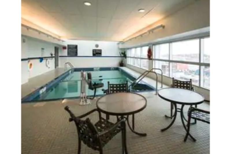 Hotel Hampton & Crosstown Center 3*