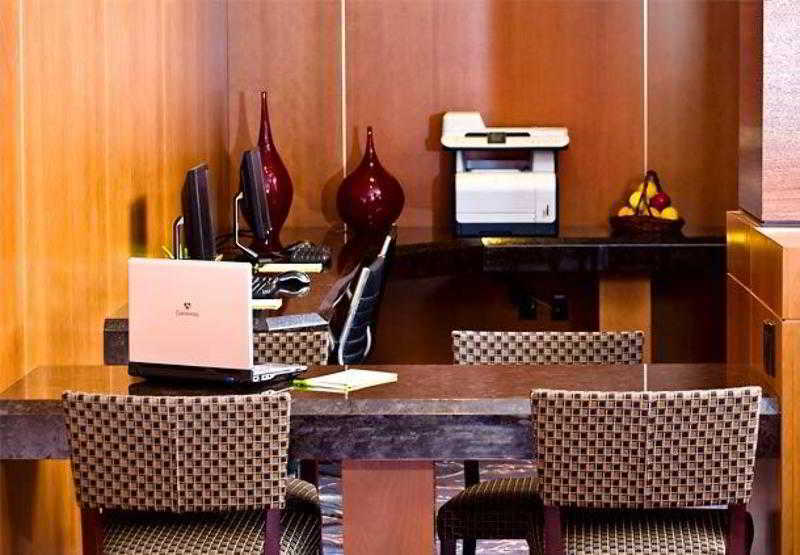 Courtyard By Marriott Logan Airport Hotel