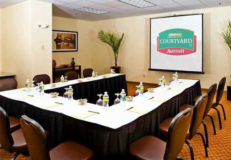 Courtyard By Marriott Logan Airport 3*