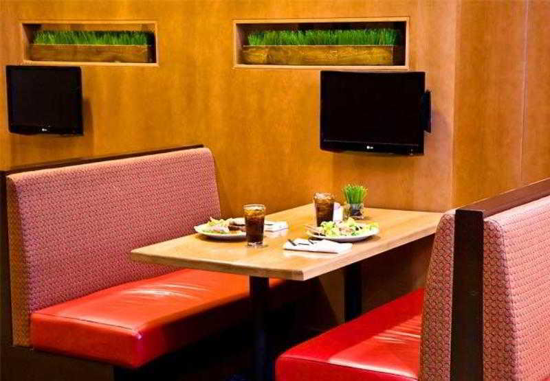 Courtyard By Marriott Logan Airport Hotel 3*
