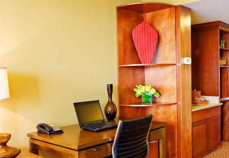 Hotel Courtyard By Marriott Logan Airport