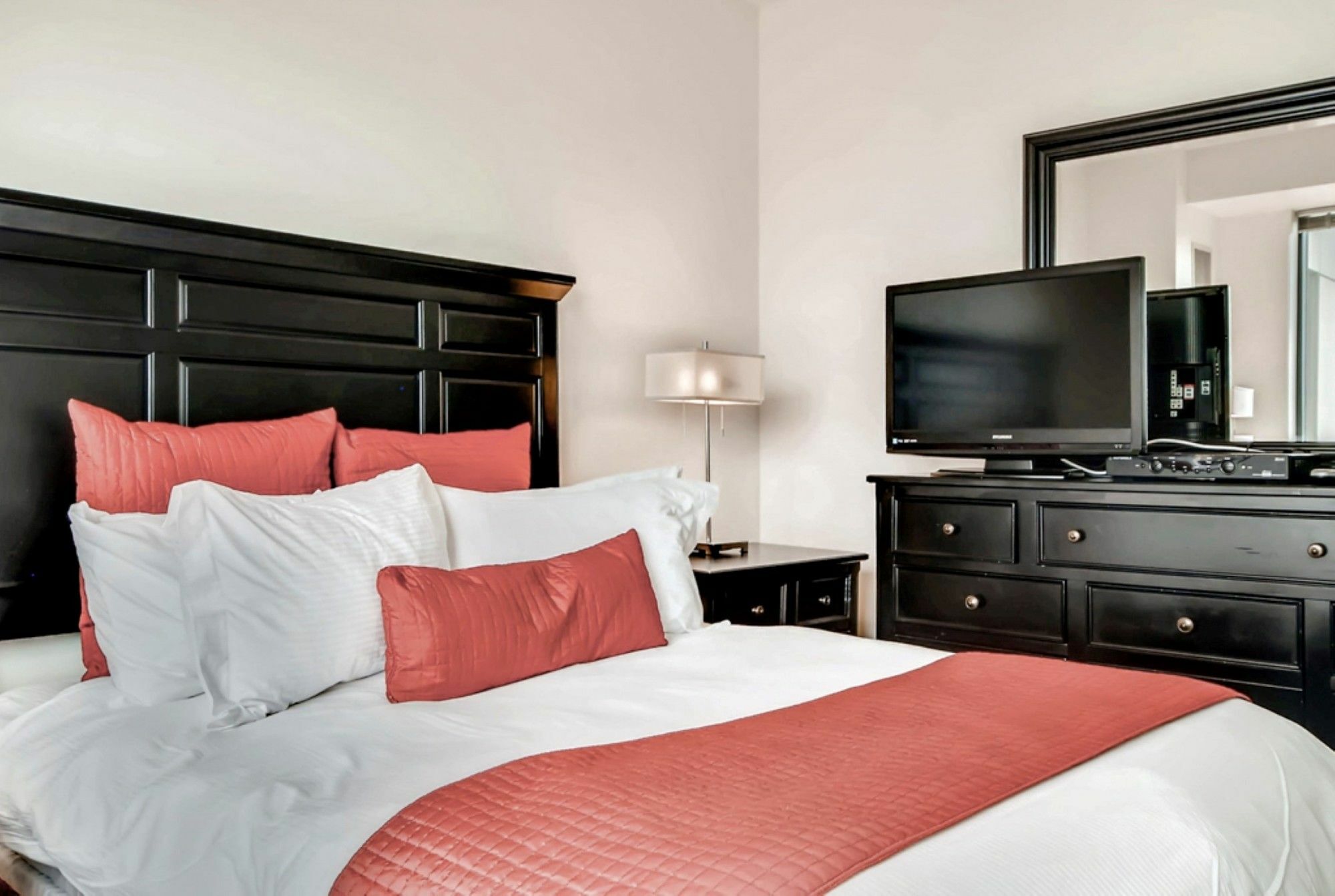 Global Luxury At Kenmore Square Apartment Boston